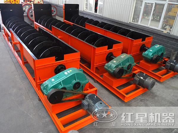 螺旋分級機(jī)車間一角