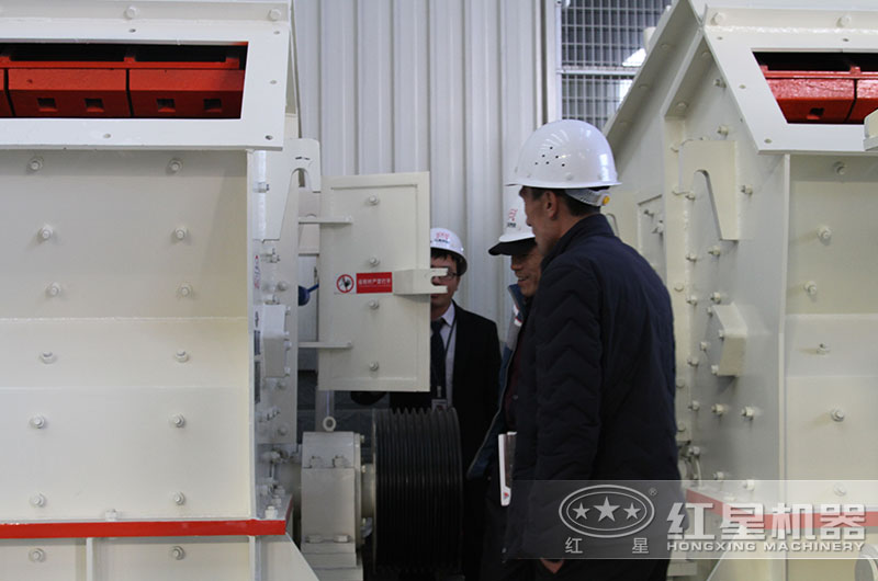 客戶(hù)來(lái)廠(chǎng)考察反擊破設(shè)備 客戶(hù)來(lái)廠(chǎng)考察反擊破設(shè)備