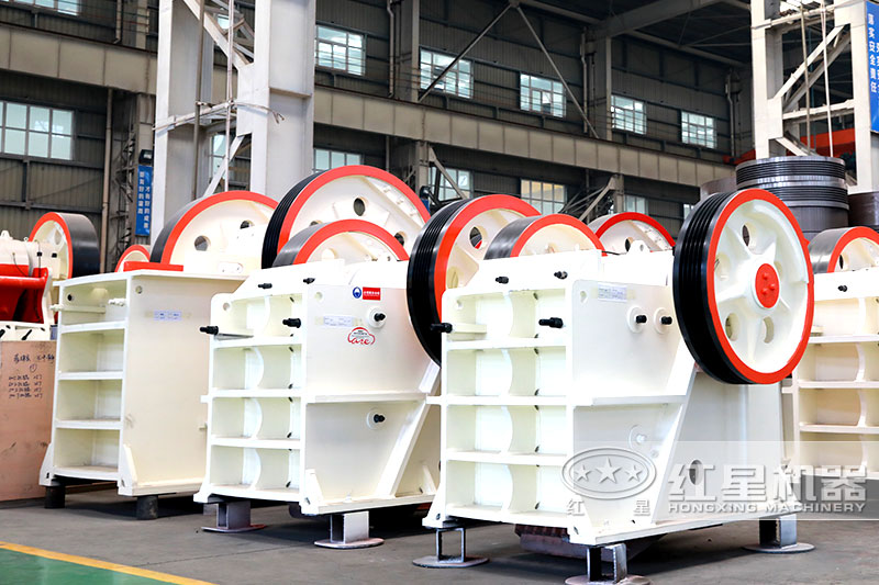 顎式破碎機(jī)車間實(shí)拍