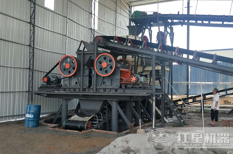 時(shí)產(chǎn)100噸礫石制砂生產(chǎn)線(xiàn)客戶(hù)現(xiàn)場(chǎng)