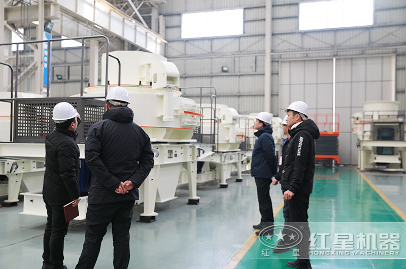 客戶來廠考察河卵石制砂設(shè)備 客戶來廠考察河卵石制砂設(shè)備