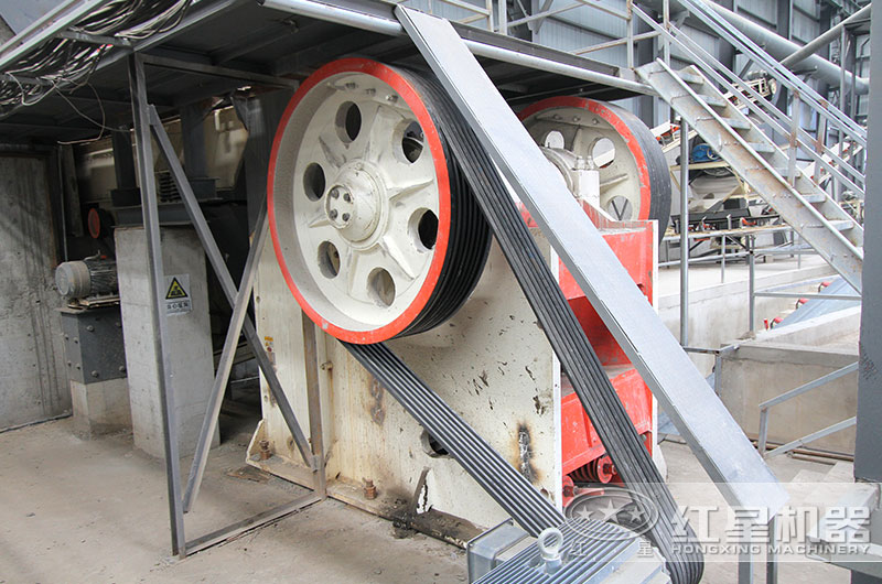 大型歐版鄂破機(jī)作業(yè)現(xiàn)場(chǎng)實(shí)拍 大型歐版鄂破機(jī)作業(yè)現(xiàn)場(chǎng)實(shí)拍