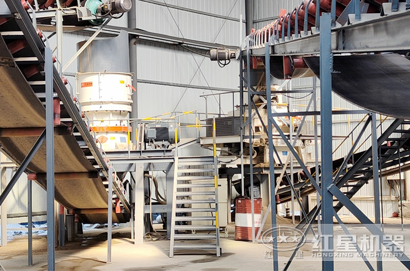 圓錐破碎機現(xiàn)場 圓錐破碎機現(xiàn)場