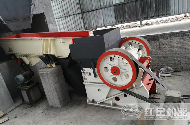 顎式破碎機處理現(xiàn)場 顎式破碎機處理現(xiàn)場