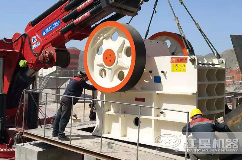 顎式破碎機，石灰石粗碎