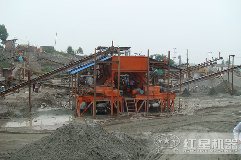 煤矸石破碎加工現(xiàn)場(chǎng) 煤矸石破碎加工現(xiàn)場(chǎng)