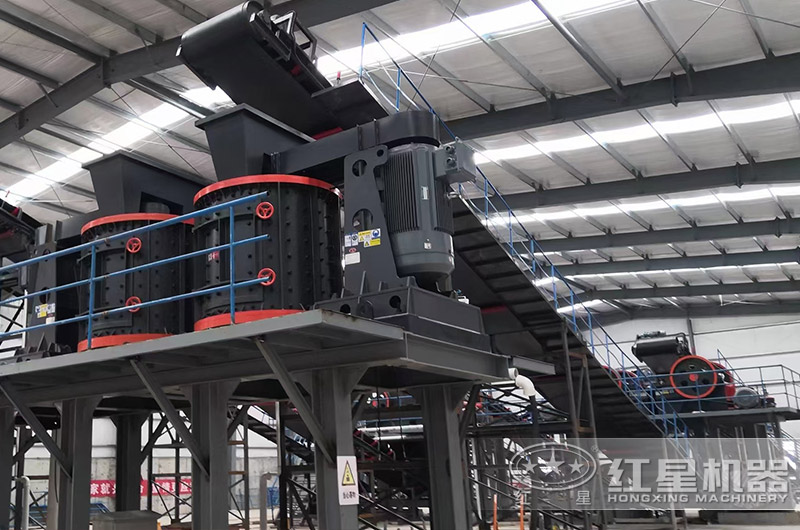 復(fù)合式破碎機(jī)現(xiàn)場 復(fù)合式破碎機(jī)現(xiàn)場