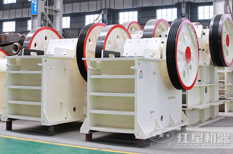 顎式破碎機(jī)現(xiàn)場(chǎng)實(shí)拍