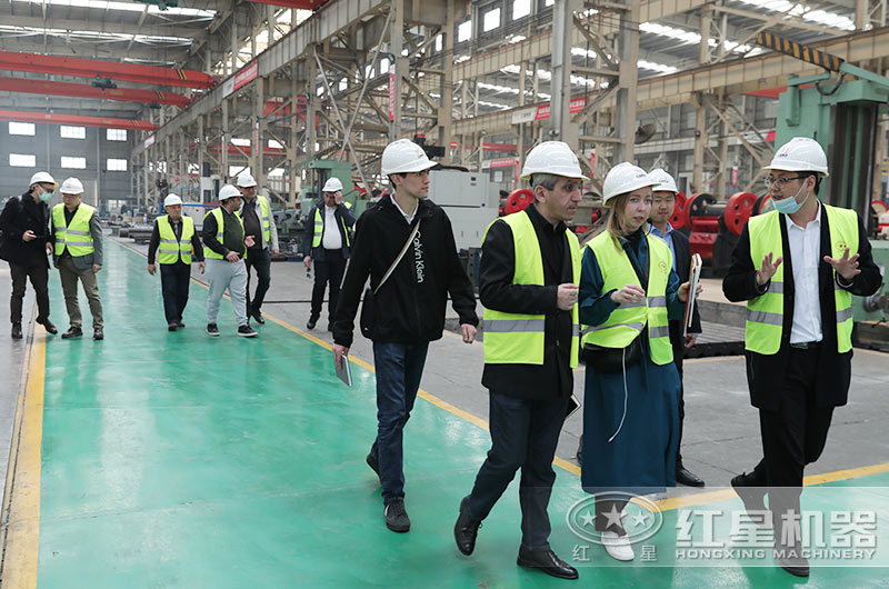 客戶(hù)來(lái)廠考察碎石生產(chǎn)線設(shè)備