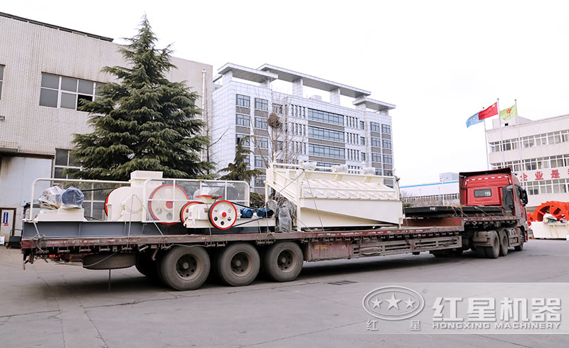 鐵礦石對輥破碎機發(fā)貨現(xiàn)場實拍