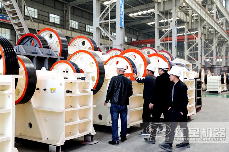 客戶到廠考察顎式細(xì)碎機(jī)設(shè)備 客戶到廠考察顎式細(xì)碎機(jī)設(shè)備