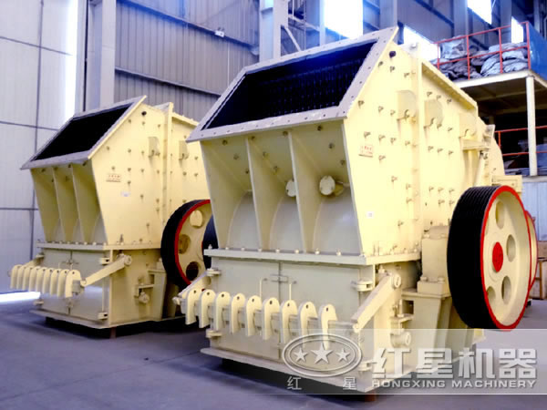 單轉(zhuǎn)子錘式破碎機實拍圖