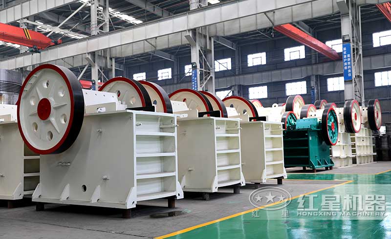 時產(chǎn)300噸顎式破碎機實拍圖