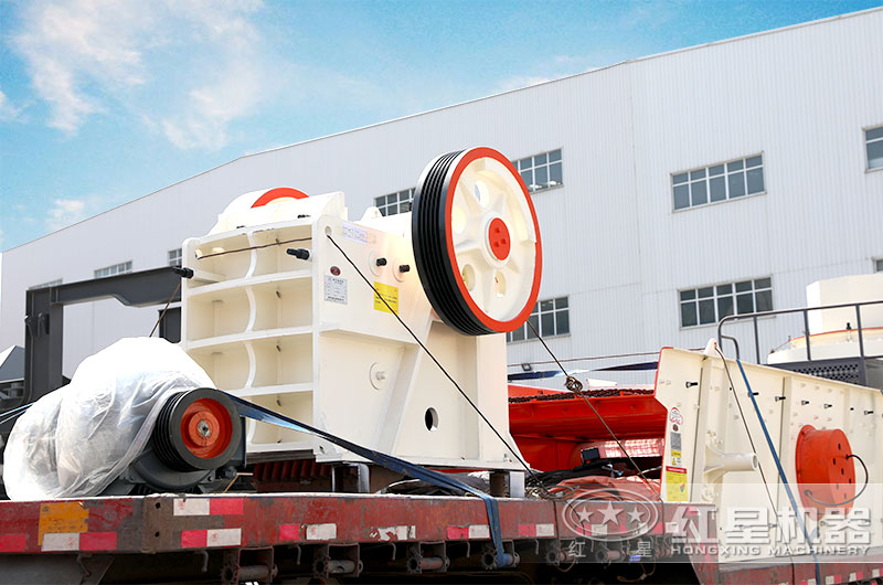 環(huán)保型鄂式破碎機發(fā)貨現(xiàn)場