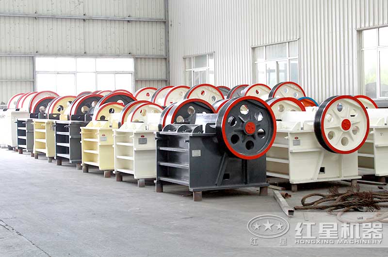 顎式破碎機(jī)車(chē)間一角