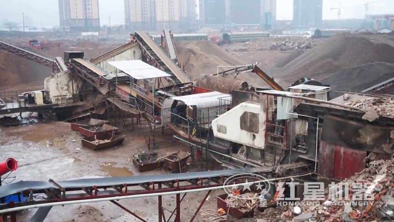 移動式建筑垃圾破碎機作業(yè)視頻-湖南客戶現(xiàn)場