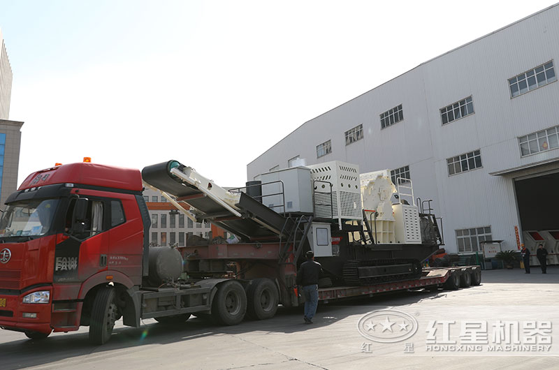 履帶式移動(dòng)破碎設(shè)備發(fā)貨現(xiàn)場(chǎng)