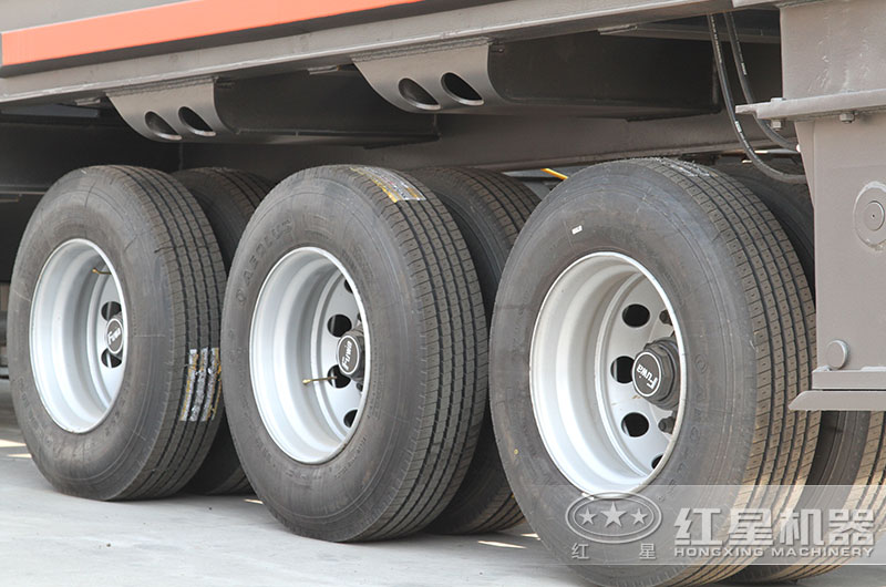 汽車移動磕石機(jī)底部