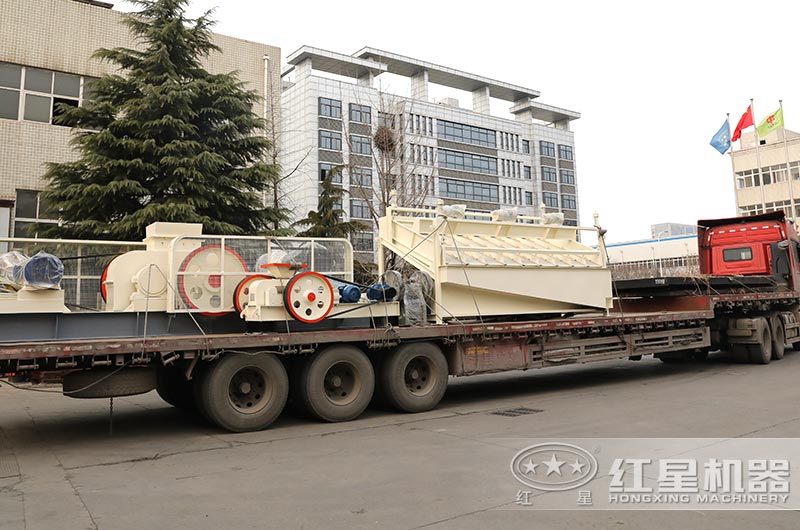 大型對(duì)輥破碎機(jī)裝車、發(fā)往廣西