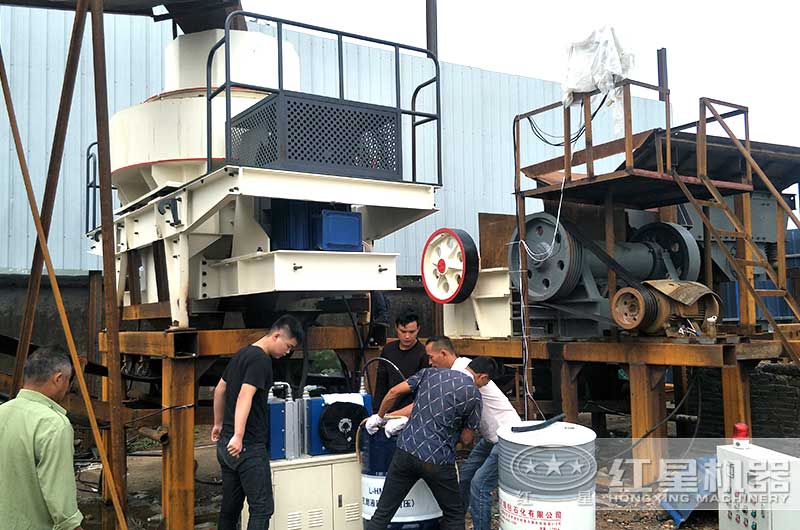 青石制砂現(xiàn)場