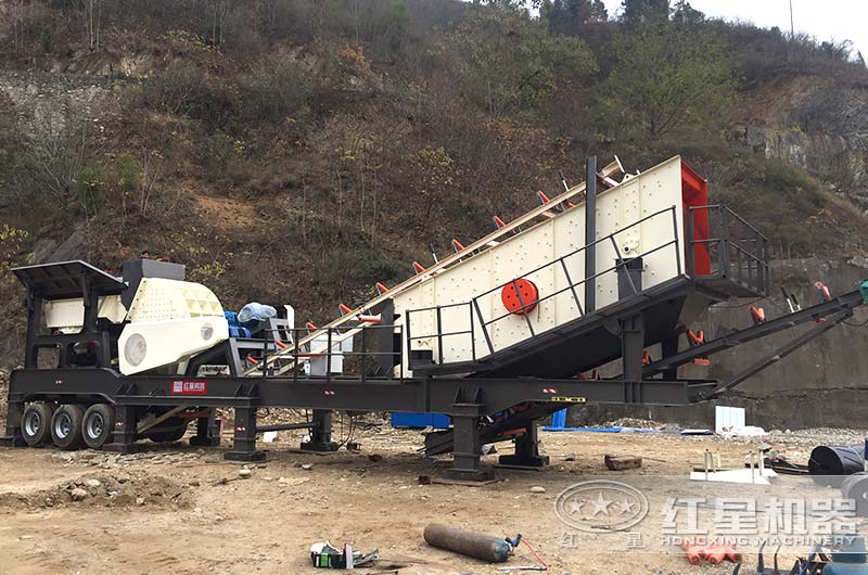 大型流動(dòng)碎石機(jī)客戶安裝現(xiàn)場
