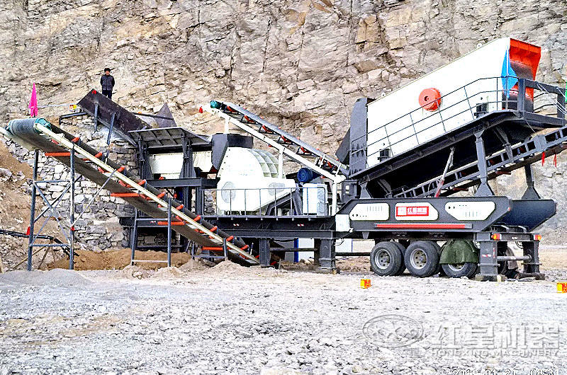 大型流動(dòng)碎石機(jī)客戶現(xiàn)場