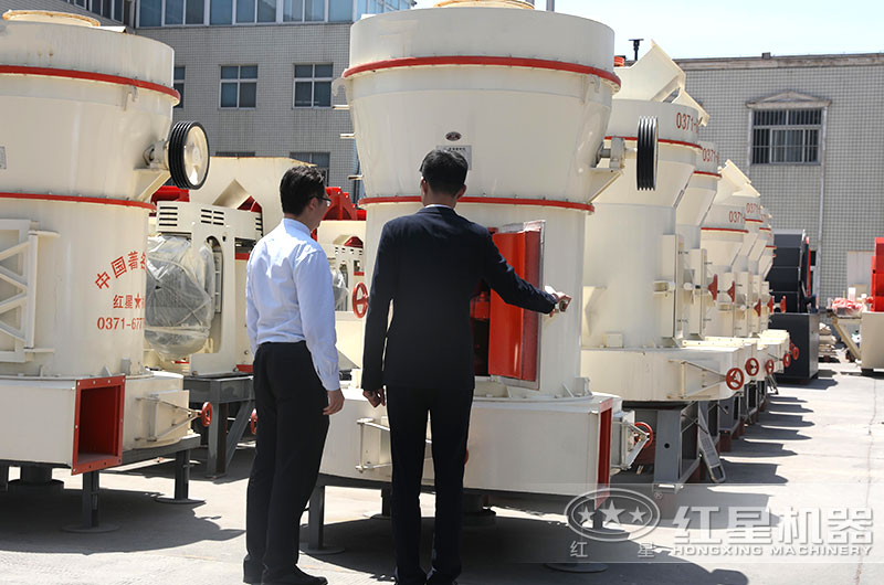 客戶來廠考察，經(jīng)理陪同做詳細介紹