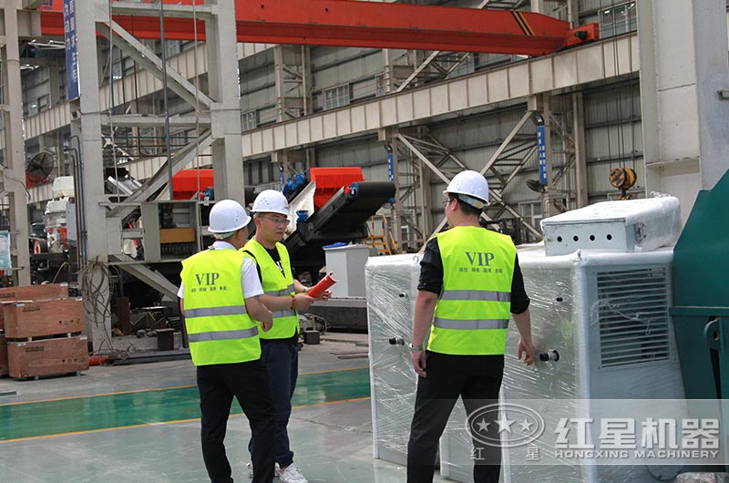 客戶(hù)來(lái)廠參觀設(shè)備生產(chǎn)車(chē)間