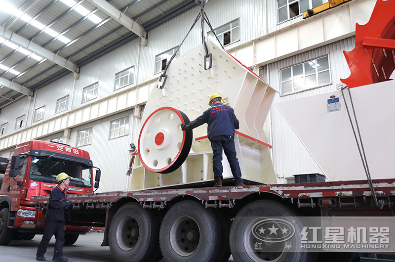 時產(chǎn)500噸重錘破碎機發(fā)往山西