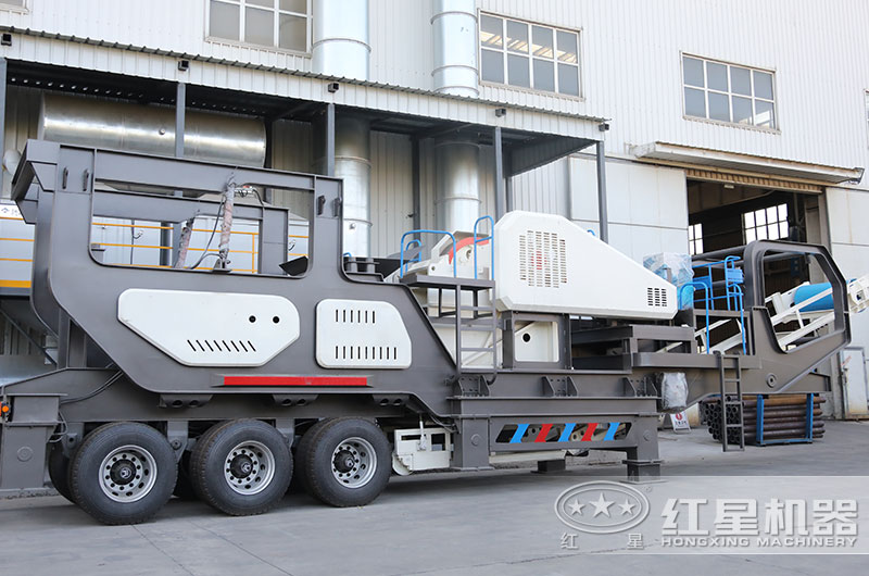 移動破碎石頭的機(jī)器_顎式