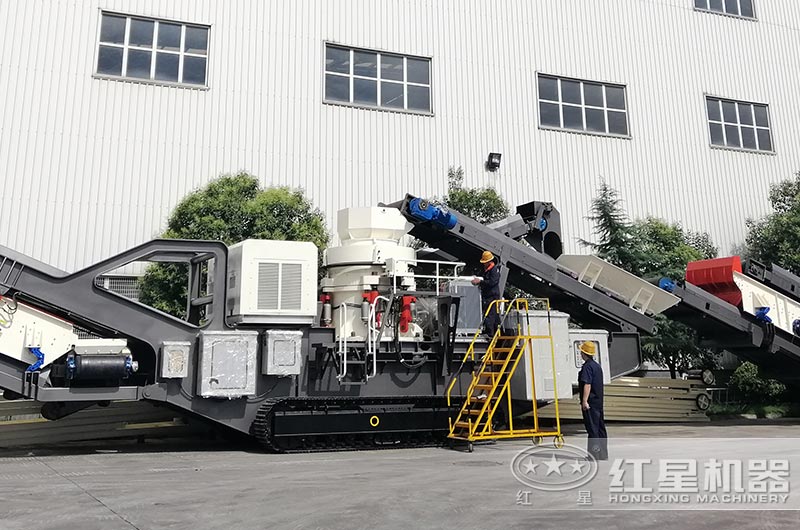 圖3：移動破碎石頭的機(jī)器_圓錐式