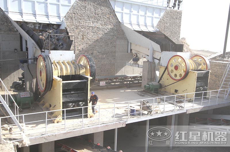 大型破碎機(jī)生產(chǎn)現(xiàn)場圖