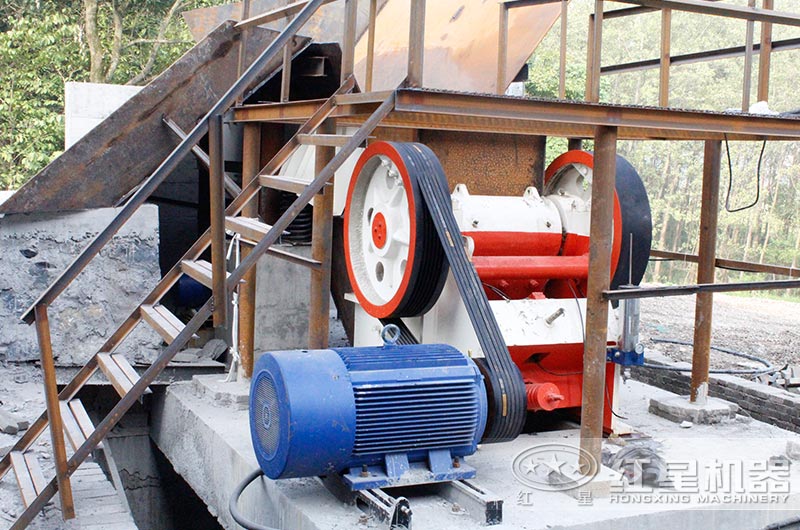 250*1200鄂式破碎機(jī)生產(chǎn)現(xiàn)場圖 250*1200鄂式破碎機(jī)生產(chǎn)現(xiàn)場圖