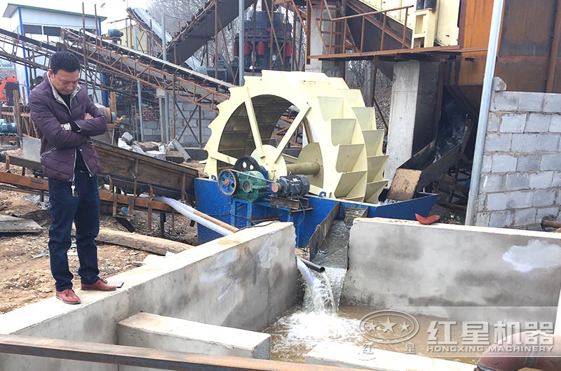 大型機(jī)制砂設(shè)備生產(chǎn)現(xiàn)場(chǎng)圖