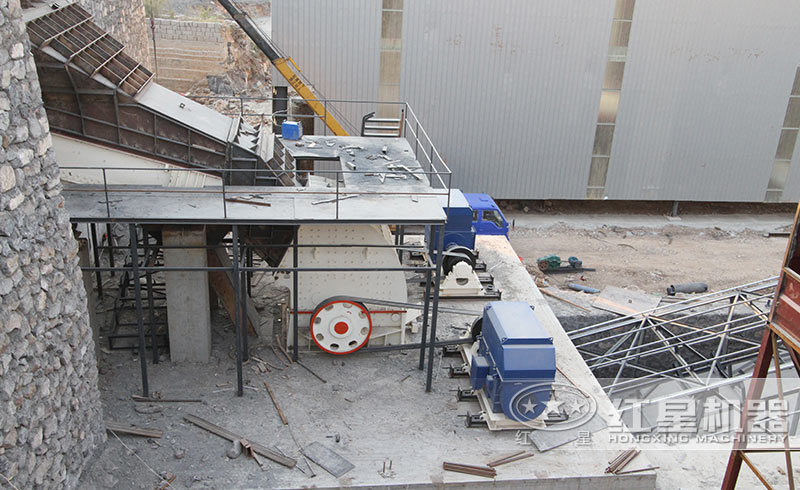 新型重錘式破碎機(jī)生產(chǎn)現(xiàn)場圖 新型重錘式破碎機(jī)生產(chǎn)現(xiàn)場圖