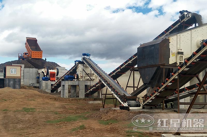 小型碎石機(jī)生產(chǎn)現(xiàn)場圖