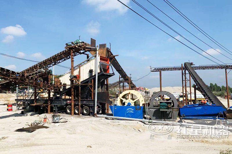 小型流動(dòng)制砂機(jī)作業(yè)現(xiàn)場