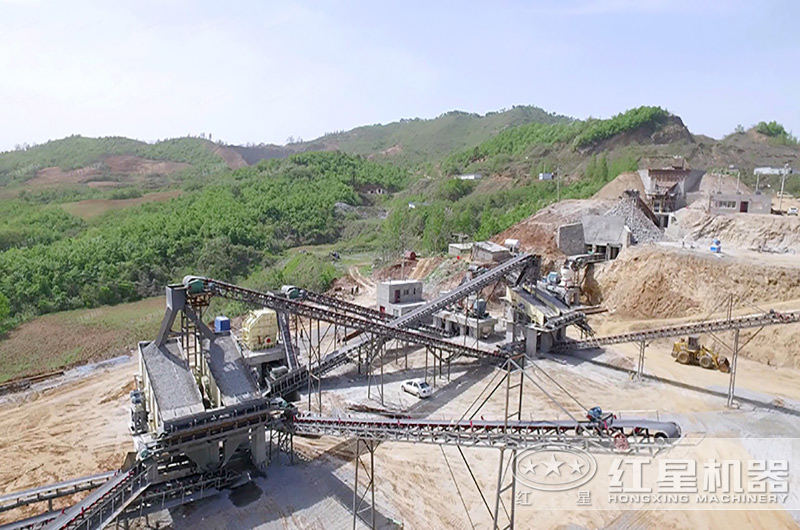 大型碎石機(jī)全套生產(chǎn)線配置現(xiàn)場(chǎng)