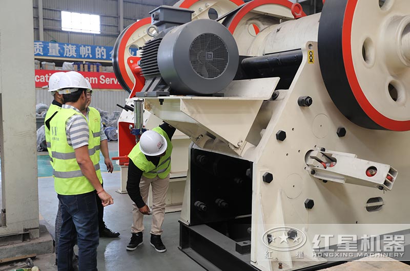 紅星客戶到廠參觀石料加工設(shè)備