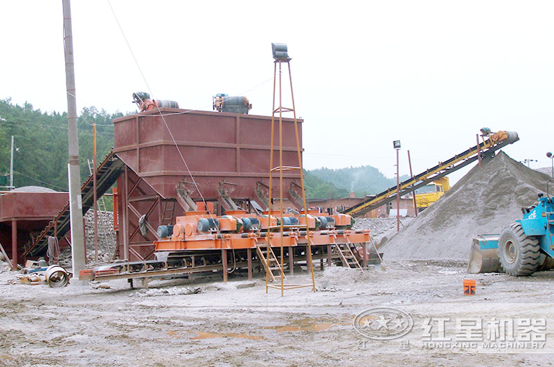 小型石料制沙機(jī)生產(chǎn)現(xiàn)場 小型石料制沙機(jī)生產(chǎn)現(xiàn)場