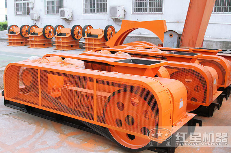 小型石料制沙機(jī)_對輥破廠區(qū)實(shí)拍圖 小型石料制沙機(jī)_對輥破廠區(qū)實(shí)拍圖