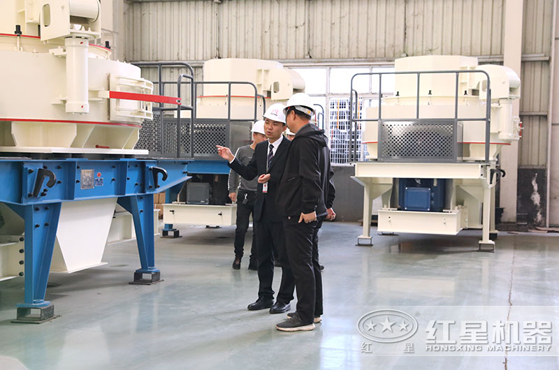 客戶到紅星車間近距離參觀考察HVI制砂機