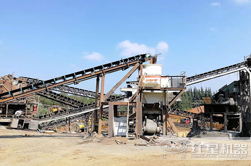 時產(chǎn)60噸小型環(huán)保打沙機生產(chǎn)現(xiàn)場