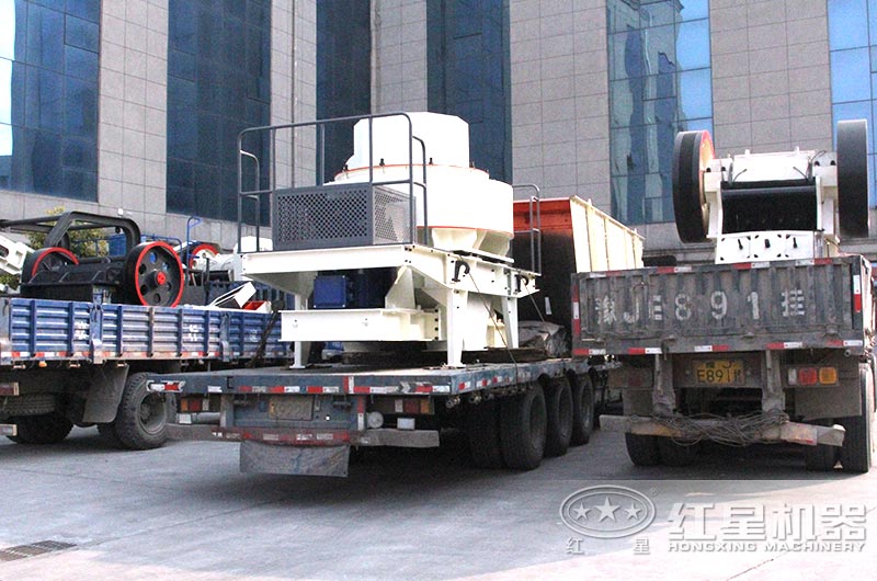 石頭制沙設(shè)備_鄂破機(jī)+沖擊式破碎機(jī)發(fā)貨現(xiàn)場 石頭制沙設(shè)備_鄂破機(jī)+沖擊式破碎機(jī)發(fā)貨現(xiàn)場