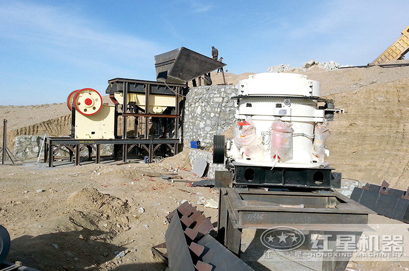 河卵石破碎制砂生產(chǎn)現(xiàn)場 河卵石破碎制砂生產(chǎn)現(xiàn)場