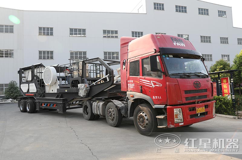 時產(chǎn)500噸移動式1215鄂破機(jī)發(fā)貨現(xiàn)場