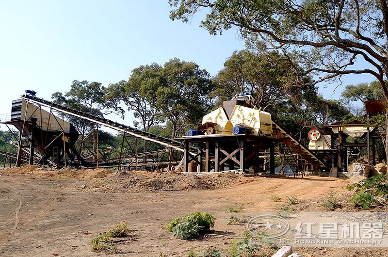 機器沙生產(chǎn)現(xiàn)場，鄂破（粗碎）+反擊破（中細碎）