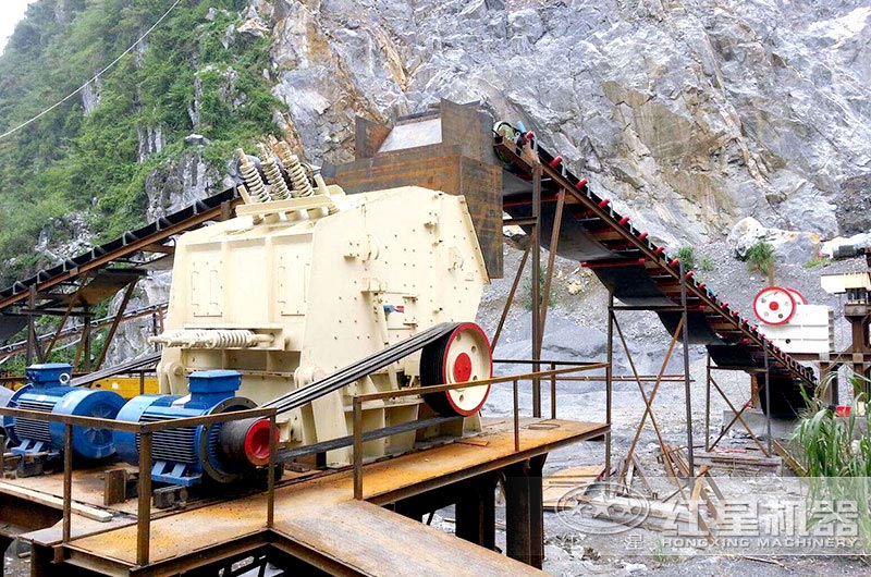 1315型反擊破碎機(jī)生產(chǎn)現(xiàn)場，搭配鄂破機(jī)使用