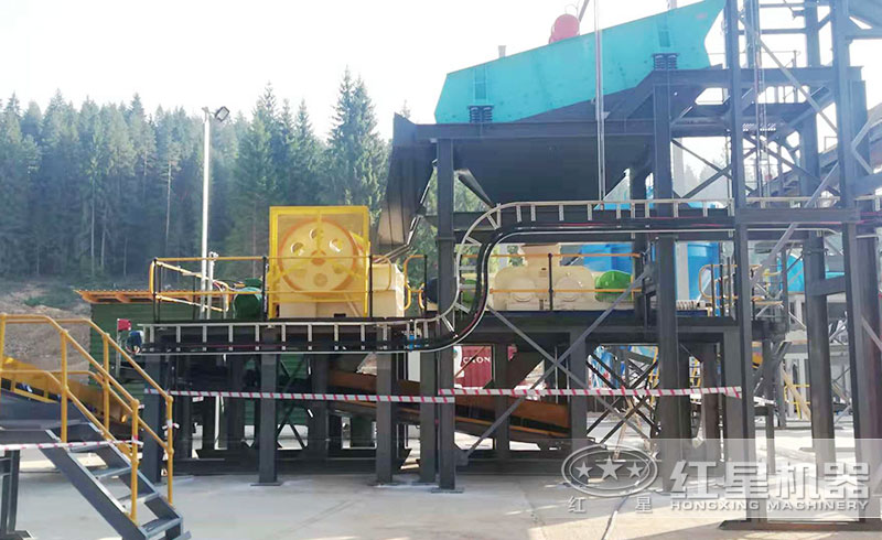 新型對輥機現(xiàn)場