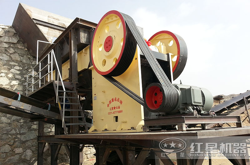 顎式煤炭破碎機(jī)作業(yè)現(xiàn)場(chǎng) 顎式煤炭破碎機(jī)作業(yè)現(xiàn)場(chǎng)